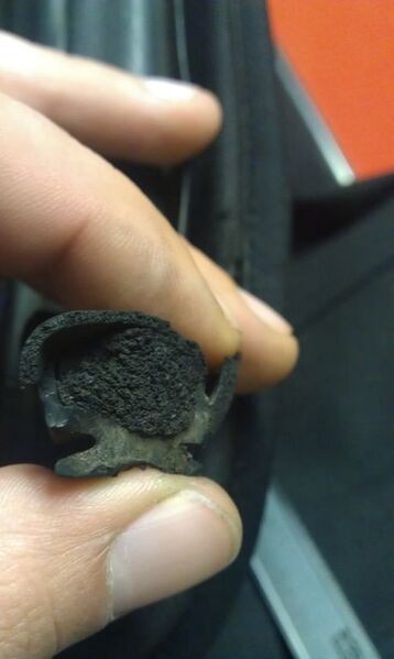 Fichier:459px-Joint-casquette-capote.jpg